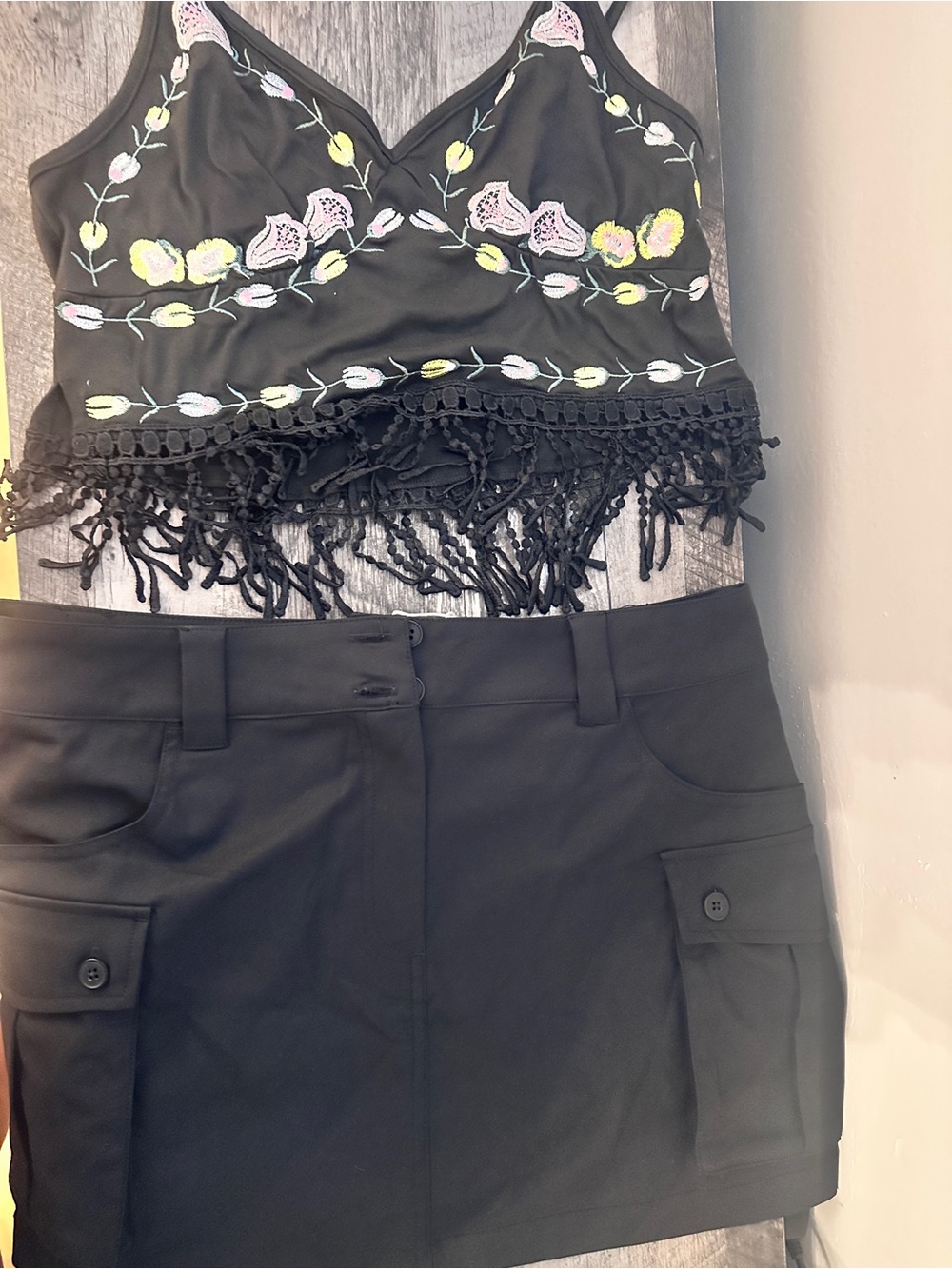 HALARA cargo skirt and Romwe Black Embroidered Floral Fringe crop top bundle